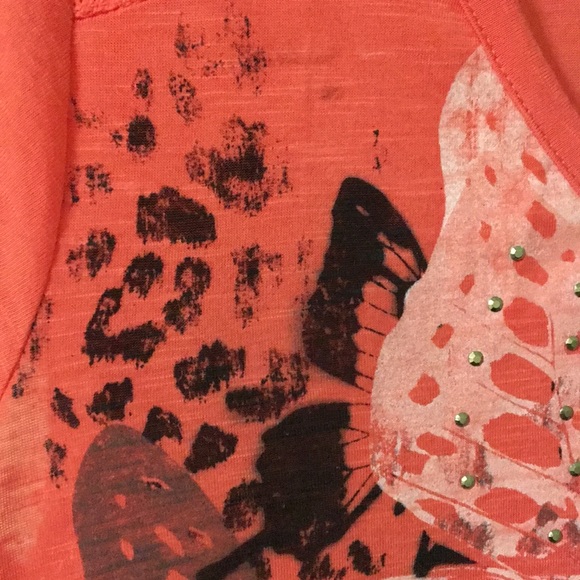 FREE WITH ANY PURCHASE Coral Shark Bite Graphic Butterfly T Shirt M - Picture 3 of 11